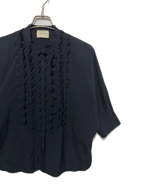 UNITED ARROWS TOKYO（ユナイテッドアローズトウキョウ）UNITED ARROWS TOKYO (ユナイテッドアローズトウキョウ) タック フリルVネック ハーフスリーブ ブラウス ネイビー サイズ:不明の古着・服飾アイテム