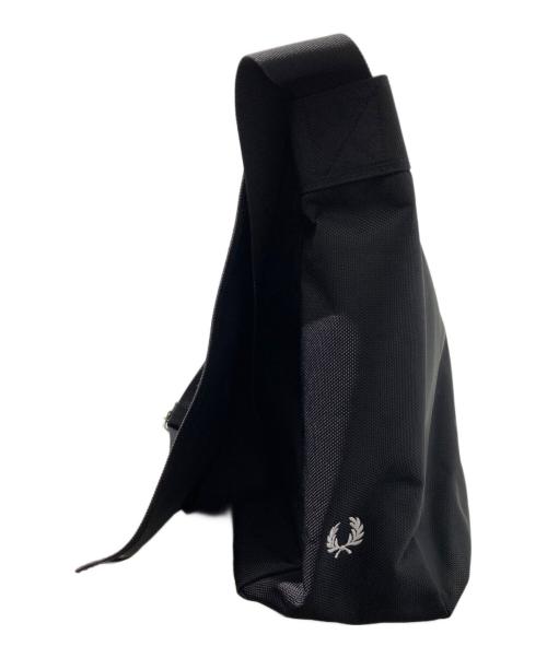 FRED PERRY（フレッドペリー）FRED PERRY (フレッドペリー) COMME des GARCONS SHIRT (コムデギャルソンシャツ) メッセンジャーバッグの古着・服飾アイテム