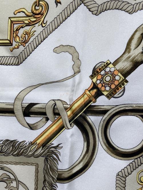 HERMES（エルメス）HERMES (エルメス) シルクスカーフ ベージュの古着・服飾アイテム