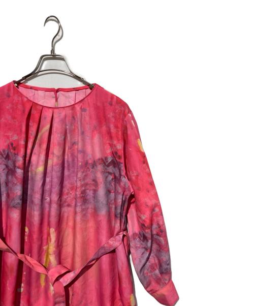 HERALBONY（ヘラルボニー）HERALBONY (ヘラルボニー) クルーネックワンピース「忘れ物」 ピンク サイズ:Fの古着・服飾アイテム