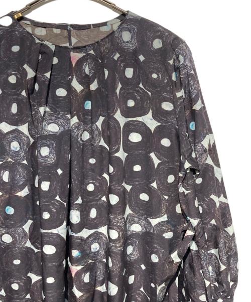 HERALBONY（ヘラルボニー）HERALBONY (ヘラルボニー) クルーネックワンピース「(無題)(丸)」 グレー×ブラック サイズ:Freeの古着・服飾アイテム