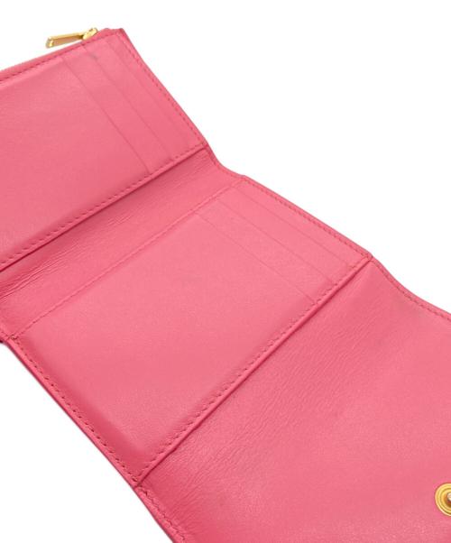 BOTTEGA VENETA（ボッテガベネタ）BOTTEGA VENETA (ボッテガベネタ) カセット マキシイントレチャート コンパクトウォレット ピンクの古着・服飾アイテム