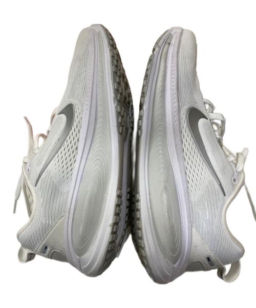 NIKE（ナイキ）NIKE (ナイキ) VOMERO 18 ローカットスニーカー ホワイト サイズ:27の古着・服飾アイテム