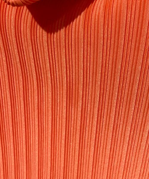PLEATS PLEASE（プリーツプリーズ）PLEATS PLEASE (プリーツプリーズ) アームカバー付プリーツノースリーブカットソー オレンジ サイズ:2の古着・服飾アイテム