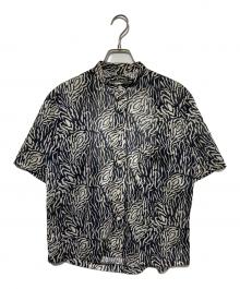 TOGA ARCHIVES（トーガアーカイブス）の古着「Print shirt バックオープン総柄シャツ」｜ブラック