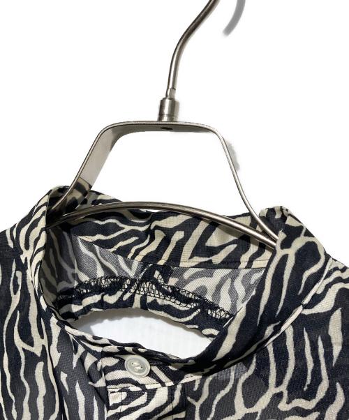 TOGA ARCHIVES（トーガアーカイブス）TOGA ARCHIVES (トーガアーカイブス) Print shirt バックオープン総柄シャツ ブラック サイズ:36の古着・服飾アイテム