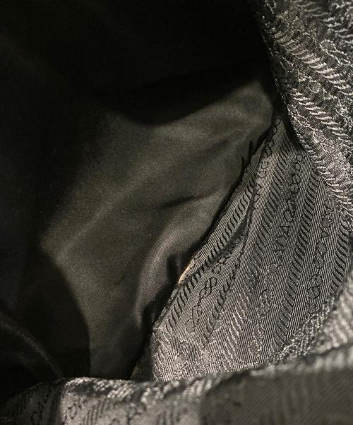 PRADA（プラダ）PRADA (プラダ) ナイロンメッセンジャーバッグ ブラックの古着・服飾アイテム