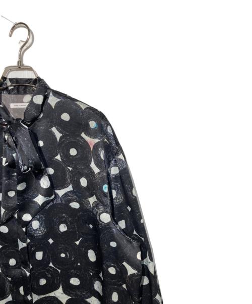 HERALBONY（ヘラルボニー）HERALBONY (ヘラルボニー) ボウタイブラウス【旧型】「(無題)(丸)」 グレー×ブラック サイズ:Fの古着・服飾アイテム