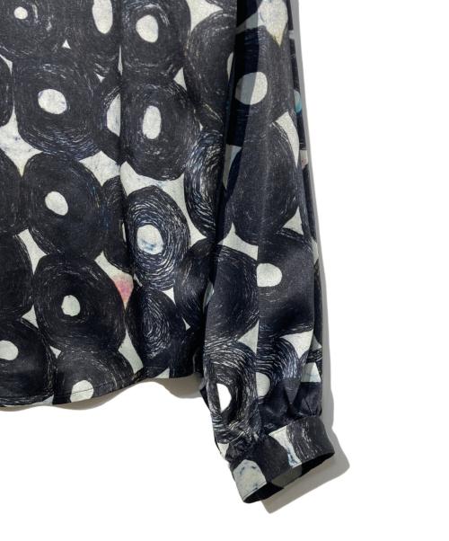 HERALBONY（ヘラルボニー）HERALBONY (ヘラルボニー) ボウタイブラウス【旧型】「(無題)(丸)」 グレー×ブラック サイズ:Fの古着・服飾アイテム