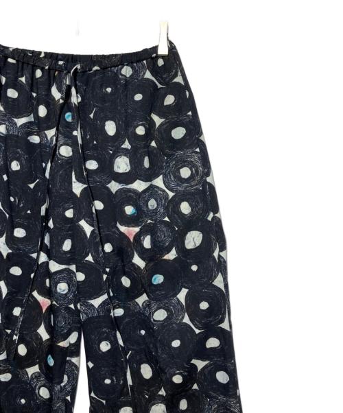 HERALBONY（ヘラルボニー）HERALBONY (ヘラルボニー) サテンパンツ「（無題）（丸）」 ブラック サイズ:FREEの古着・服飾アイテム