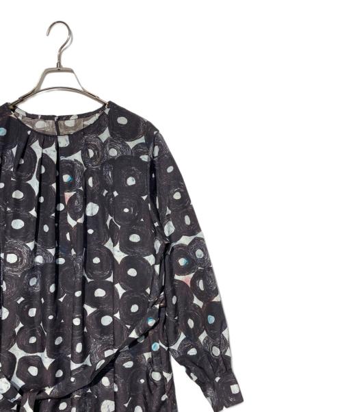 HERALBONY（ヘラルボニー）HERALBONY (ヘラルボニー) クルーネックワンピース「（無題）（丸）」 グレー×ブラック サイズ:FREEの古着・服飾アイテム