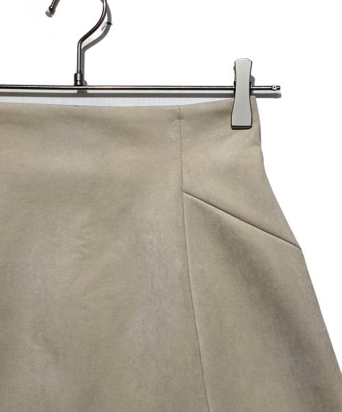 Apuweiser-riche（アプワイザーリッシェ）Apuweiser-riche (アプワイザーリッシェ) バックZIPスエードミニスカート ベージュの古着・服飾アイテム