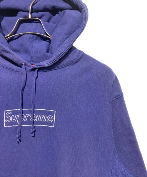SUPREME（シュプリーム）SUPREME (シュプリーム) KAWS (カウズ) Chalk Logo Hooded Sweatshirt ネイビー サイズ:Mの古着・服飾アイテム