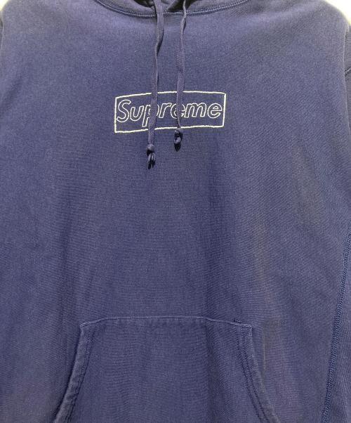 SUPREME（シュプリーム）SUPREME (シュプリーム) KAWS (カウズ) Chalk Logo Hooded Sweatshirt ネイビー サイズ:Mの古着・服飾アイテム