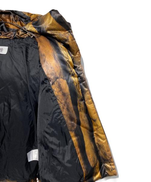 MM6 Maison Margiela（エムエムシックスメゾンマルジェラ）MM6 Maison Margiela (エムエムシックスメゾンマルジェラ) ファープリントダウンジャケット ブラウン サイズ:38の古着・服飾アイテム