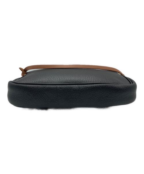 YOUNG & OLSEN The DRYGOODS STORE（ヤングアンドオルセン ザ ドライグッズストア）YOUNG & OLSEN The DRYGOODS STORE (ヤングアンドオルセン ザ ドライグッズストア) FRAMeWORK (フレームワーク) ストラップ付2WAYポーチ ブラックの古着・服飾アイテム