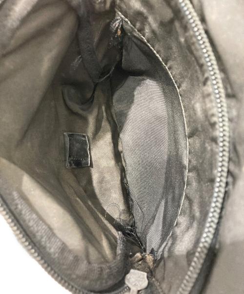 PRADA（プラダ）PRADA (プラダ) ナイロンショルダーバッグ ブラックの古着・服飾アイテム