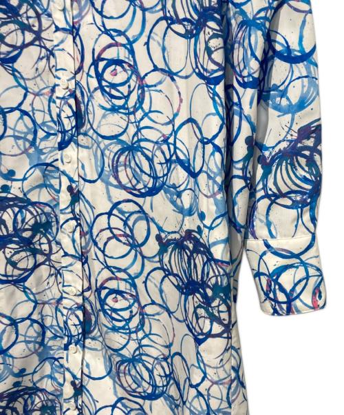 HERALBONY（ヘラルボニー）HERALBONY (ヘラルボニー) シャツワンピース「タイトル不明」 ホワイト×ブルー サイズ:Fの古着・服飾アイテム