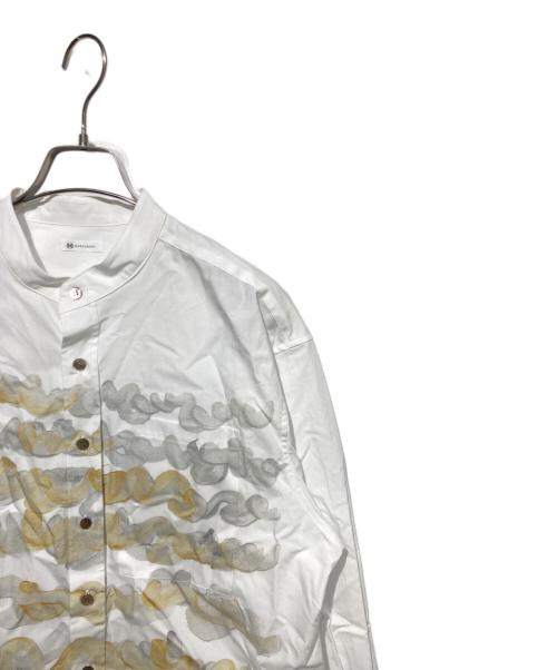 HERALBONY（ヘラルボニー）HERALBONY (ヘラルボニー) バンドカラーシャツ「kin-mm2024」 ホワイト サイズ:Mの古着・服飾アイテム