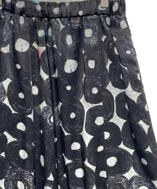 HERALBONY（ヘラルボニー）HERALBONY (ヘラルボニー) サテンスカート「（無題）（丸）」 ブラック サイズ:Mの古着・服飾アイテム