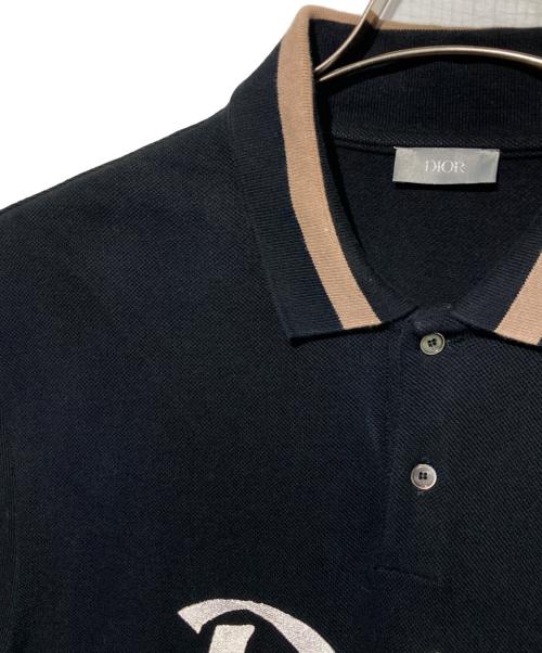 DIOR HOMME（ディオール オム）Dior Homme (ディオール オム) Travis Scott Cactus Jack (トラヴィス・スコット カクタスジャック) ロゴポロシャツ ブラック サイズ:Mの古着・服飾アイテム