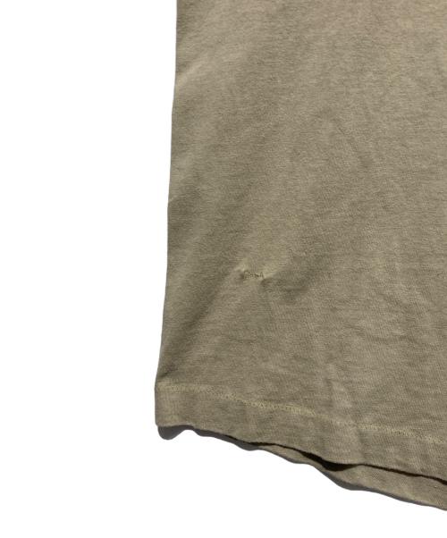 stussy（ステューシー）stussy (ステューシー) BEACH ROOTS プリントTシャツ カーキ サイズ:Lの古着・服飾アイテム