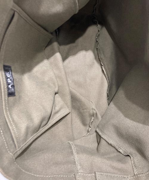 A.P.C.（アーペーセー）A.P.C. (アーペーセー) besace journal small カーキの古着・服飾アイテム