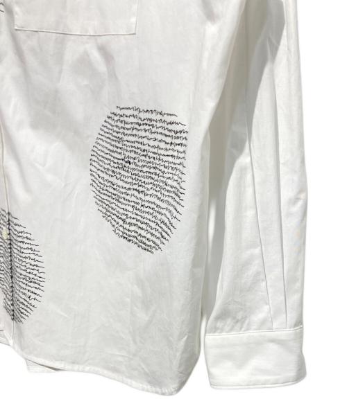 HERALBONY（ヘラルボニー）HERALBONY (ヘラルボニー) レギュラーカラーシャツ「marina-moji003」 ホワイト サイズ:Mの古着・服飾アイテム