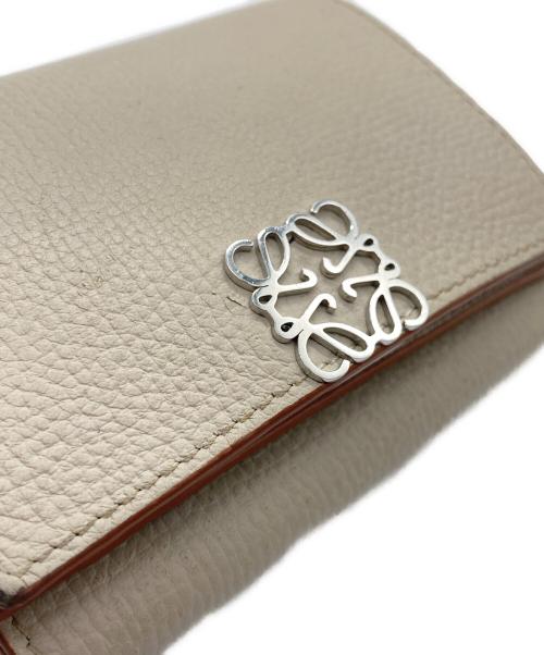 LOEWE（ロエベ）LOEWE (ロエベ) アナグラム トライフォードウォレット ベージュの古着・服飾アイテム
