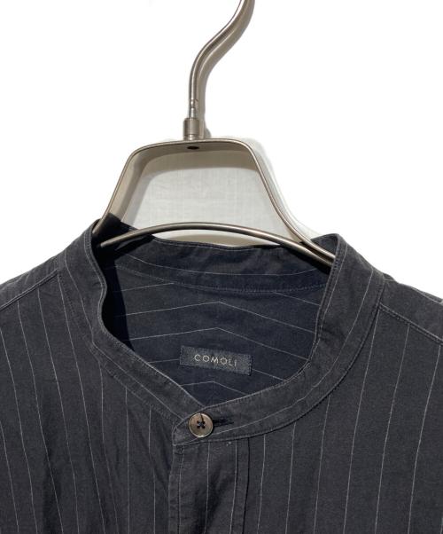 COMOLI（コモリ）COMOLI (コモリ) ストライプバンドカラーシャツ ブラック サイズ:2の古着・服飾アイテム