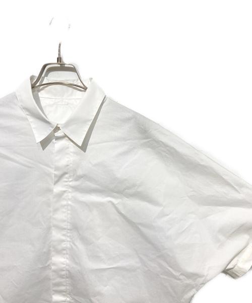 HERALBONY（ヘラルボニー）HERALBONY (ヘラルボニー) スカーフループ付きショートシャツ ホワイト サイズ:Freeの古着・服飾アイテム
