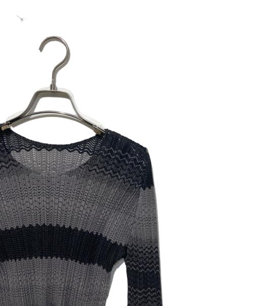 PLEATS PLEASE（プリーツプリーズ）PLEATS PLEASE (プリーツプリーズ) プリーツカットソー グレー×ブラック サイズ:3の古着・服飾アイテム