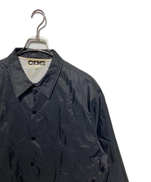 CDG（シーディージー）CDG (シーディージー) バックロゴコーチジャケット ブラック サイズ:Lの古着・服飾アイテム
