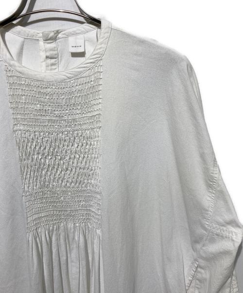 KAGURE（カグレ）kagure (カグレ) コットンスモッキングワンピース ホワイト サイズ:Freeの古着・服飾アイテム