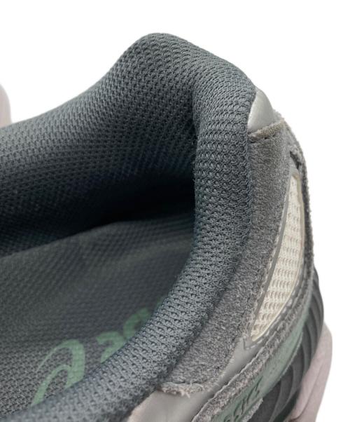 asics（アシックス）asics (アシックス) GEL-NYC ローカットスニーカー ホワイト×グレー サイズ:27.5cmの古着・服飾アイテム