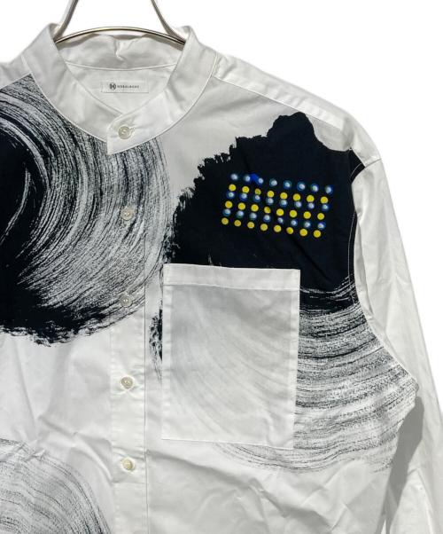 HERALBONY（ヘラルボニー）HERALBONY (ヘラルボニー) バンドカラーシャツ「タイトル不明」 ホワイト サイズ:Mの古着・服飾アイテム