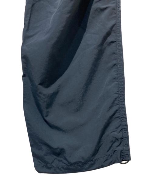 GRAMICCI（グラミチ）GRAMICCI (グラミチ) LOWERCASE (ロウワーケース) NYLON PACKABLE TRACK PANTS ネイビー サイズ:Mの古着・服飾アイテム