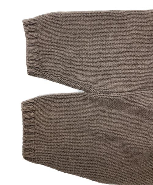stussy（ステューシー）stussy (ステューシー) EMBROIDERED V-NECK LOGO SWEATER ブラウン サイズ:Mの古着・服飾アイテム