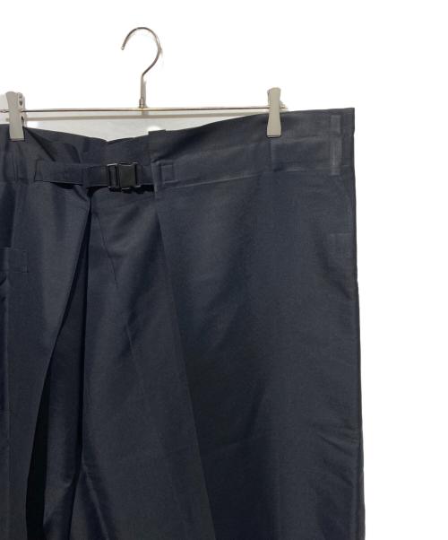 me ISSEY MIYAKE（ミーイッセイ ミヤケ）me ISSEY MIYAKE (ミーイッセイ ミヤケ) FLAT BOTTOM ラップワイドパンツ ブラック サイズ:無しの古着・服飾アイテム
