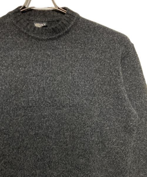 VERSACE JEANS COUTURE（ヴェルサーチ ジーンズクチュール）VERSACE JEANS COUTURE (ヴェルサーチ ジーンズクチュール) クルーネックニット グレー サイズ:Lの古着・服飾アイテム