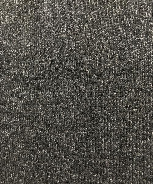 VERSACE JEANS COUTURE（ヴェルサーチ ジーンズクチュール）VERSACE JEANS COUTURE (ヴェルサーチ ジーンズクチュール) クルーネックニット グレー サイズ:Lの古着・服飾アイテム