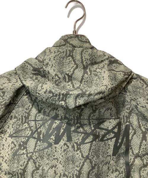 stussy（ステューシー）stussy (ステューシー) BEACH SHELL SNAKE PRINT NYLON  ジャケット グレー サイズ:Sの古着・服飾アイテム