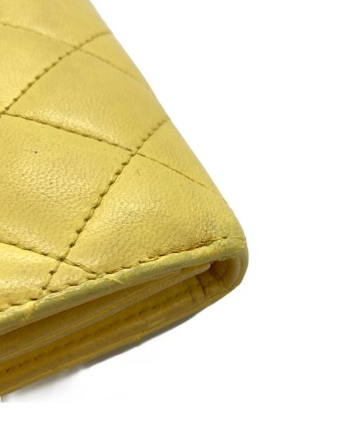CHANEL（シャネル）CHANEL (シャネル) マトラッセ 三つ折り財布 イエローの古着・服飾アイテム