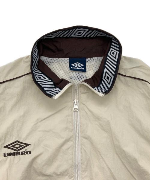 UMBRO（アンブロ）UMBRO (アンブロ) FREAK'S STORE (フリークスストア) 別注 ナイロンジャケット ベージュ サイズ:Mの古着・服飾アイテム