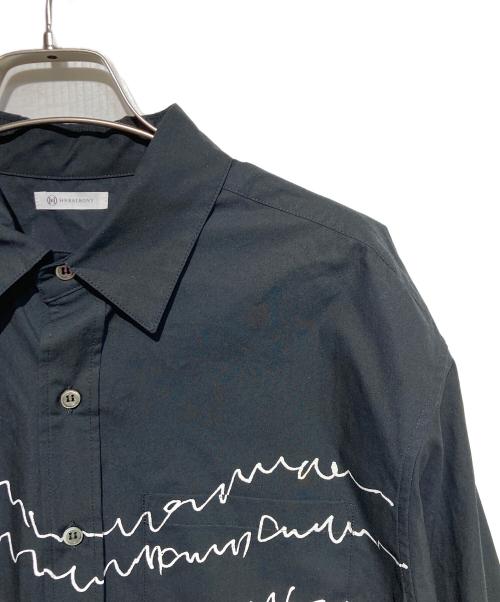 HERALBONY（ヘラルボニー）HERALBONY (ヘラルボニー) レギュラーカラーシャツ「heart-mm2024」 ブラック サイズ:Mの古着・服飾アイテム