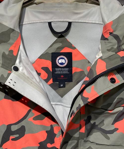 CANADA GOOSE（カナダグース）CANADA GOOSE (カナダグース) マウンテンパーカー レッド×オリーブ サイズ:Ｓの古着・服飾アイテム