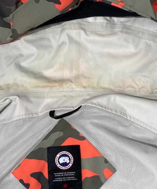 CANADA GOOSE（カナダグース）CANADA GOOSE (カナダグース) マウンテンパーカー レッド×オリーブ サイズ:Ｓの古着・服飾アイテム