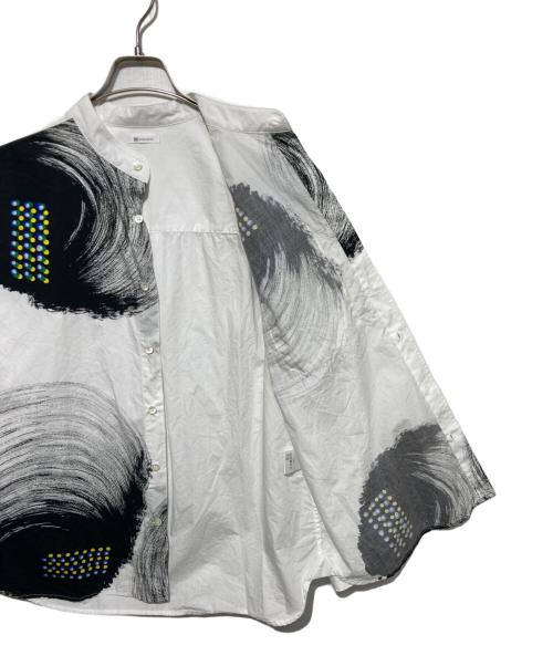 HERALBONY（ヘラルボニー）HERALBONY (ヘラルボニー) バンドカラーシャツ「タイトル不明」 ホワイト サイズ:Lの古着・服飾アイテム