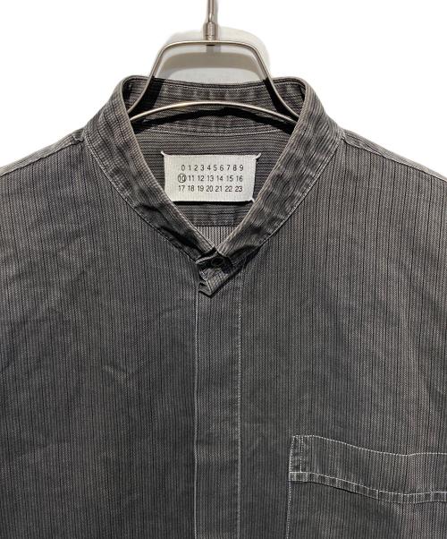 Maison Martin Margiela（メゾンマルタンマルジェラ）Maison Martin Margiela (メゾンマルタンマルジェラ) 比翼ストライプシャツ グレー サイズ:1の古着・服飾アイテム