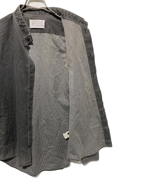 Maison Martin Margiela（メゾンマルタンマルジェラ）Maison Martin Margiela (メゾンマルタンマルジェラ) 比翼ストライプシャツ グレー サイズ:1の古着・服飾アイテム